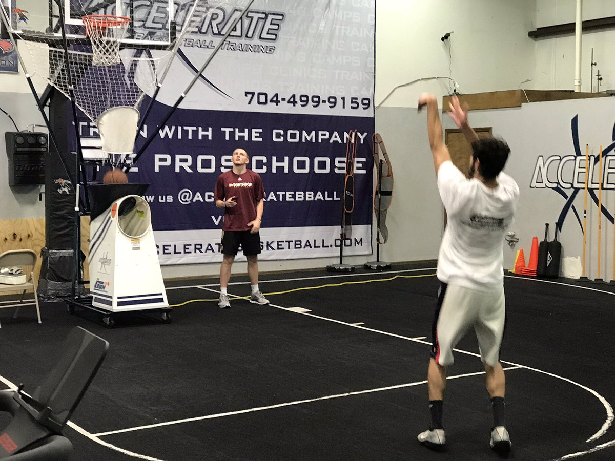 bpaynebball's tweet photo. Great group workout this afternoon!  @andersbroman10 @JYounger25 @joshnork24 #collegeworkout #acceleratesummer https://t.co/4M3AePBIds
