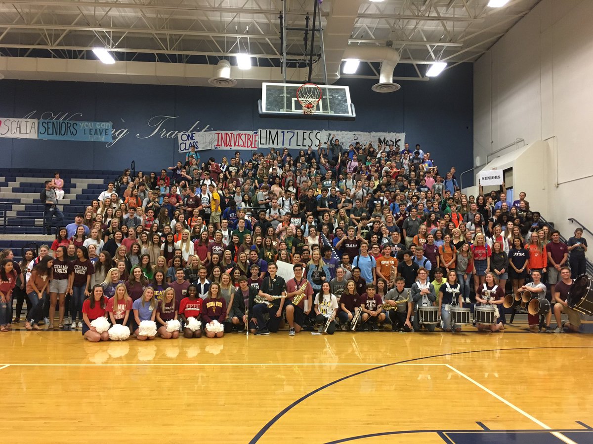 KHSClass17's tweet photo. Glad we ended senior year with a win!! #seniors17 https://t.co/h5anXS0qkB