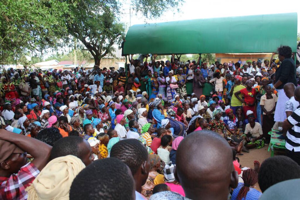 mamangilu's tweet photo. Interacting with residents of Malalani, Endu, Kaliku and Mutitu in Kitui East. #MamaSasa #MaishaMapya https://t.co/tjtsEog5uk