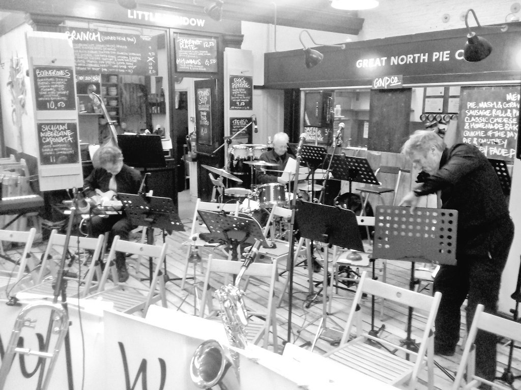 WychcraftBand's tweet photo. Filling up and setting up #buzzing @altrinchammkt https://t.co/F62IGSJoTX