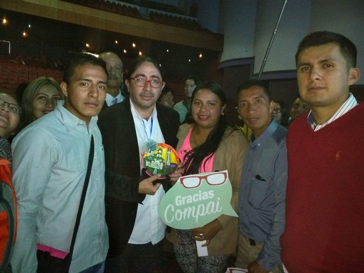 gabrielcorreasj's tweet photo. @Becarios_Zona7 presentes en  confraternidad con l@s compañer@ becarios #GraciasRené Grato conocerte @compaiRENE https://t.co/d5NQXAomik