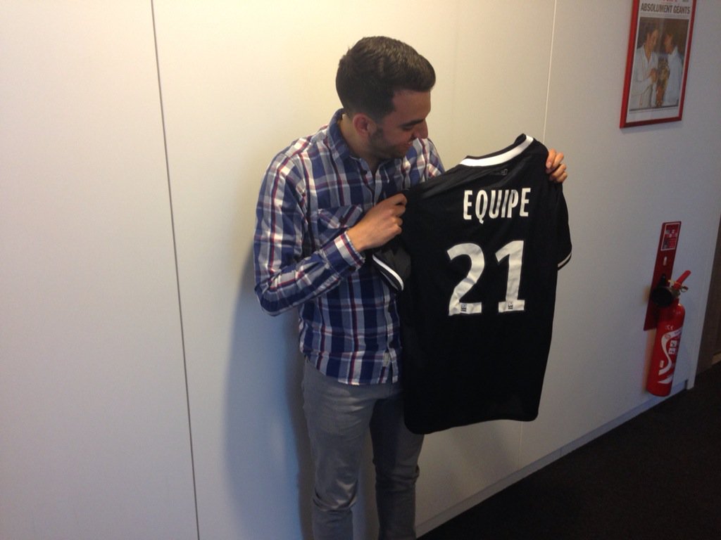 lequipedusoir's tweet photo. RT &amp; FOLLOW @lequipedusoir pour remporter le nouveau maillot des @girondins ! 🎁🎁🎁 #EDS https://t.co/rlgiWEKGyG