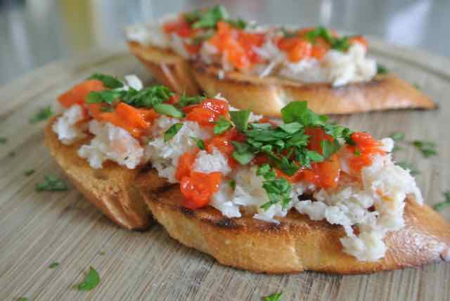 Bruschetta met krab en geroosterde chili
simkookt.nl/party-food-bru…
