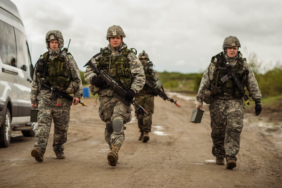 CanadianArmy's tweet image. Here are some great photos of @CanadianArmy , @USArmy  , @BritishArmy soldiers from the first day of #MAPLERESOLVE 2017