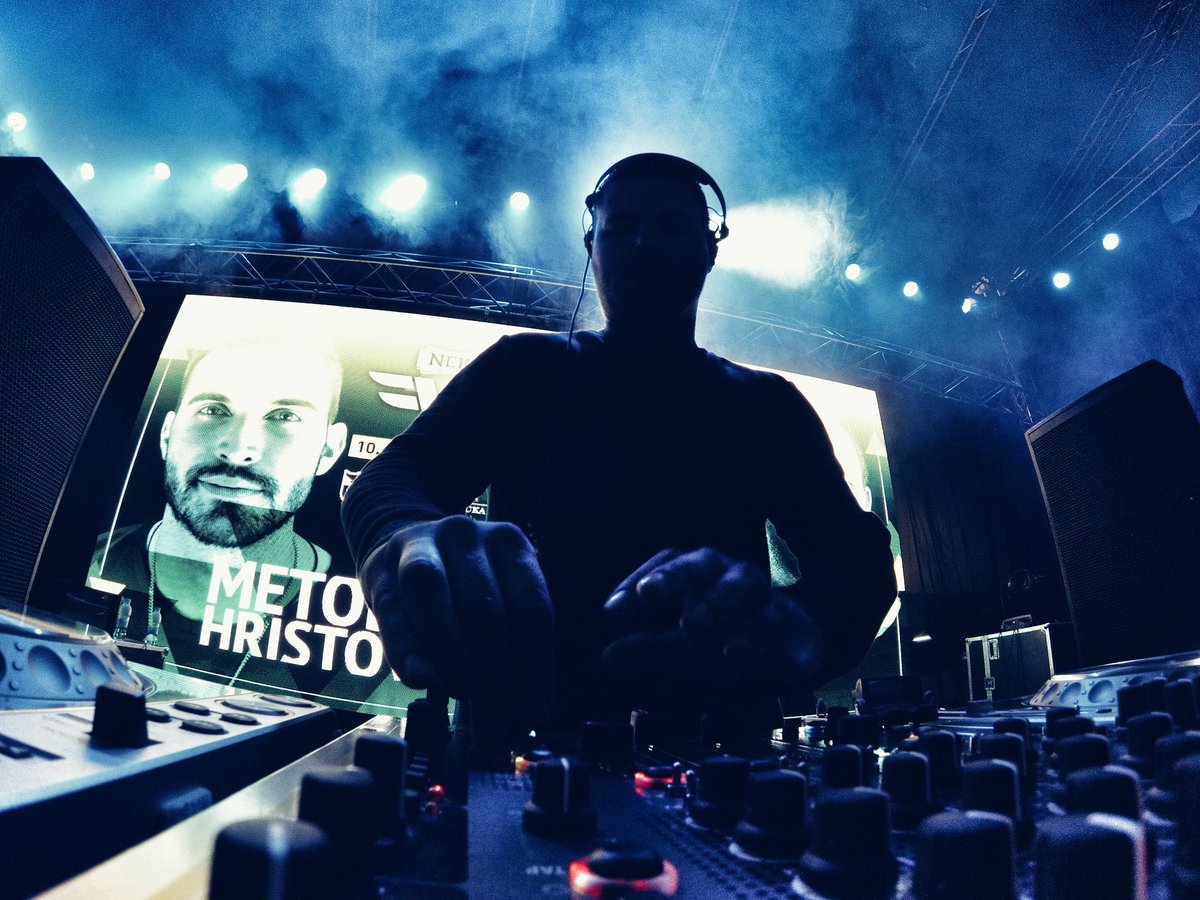 NebsJack's tweet photo. Fresh Wave promo party @ Trg Krajine /Banja Luka 😃
#housemusic #techhouse #deephouse #electronicmusic #electronica #festival #nebsjack https://t.co/e5sUEi9CiF