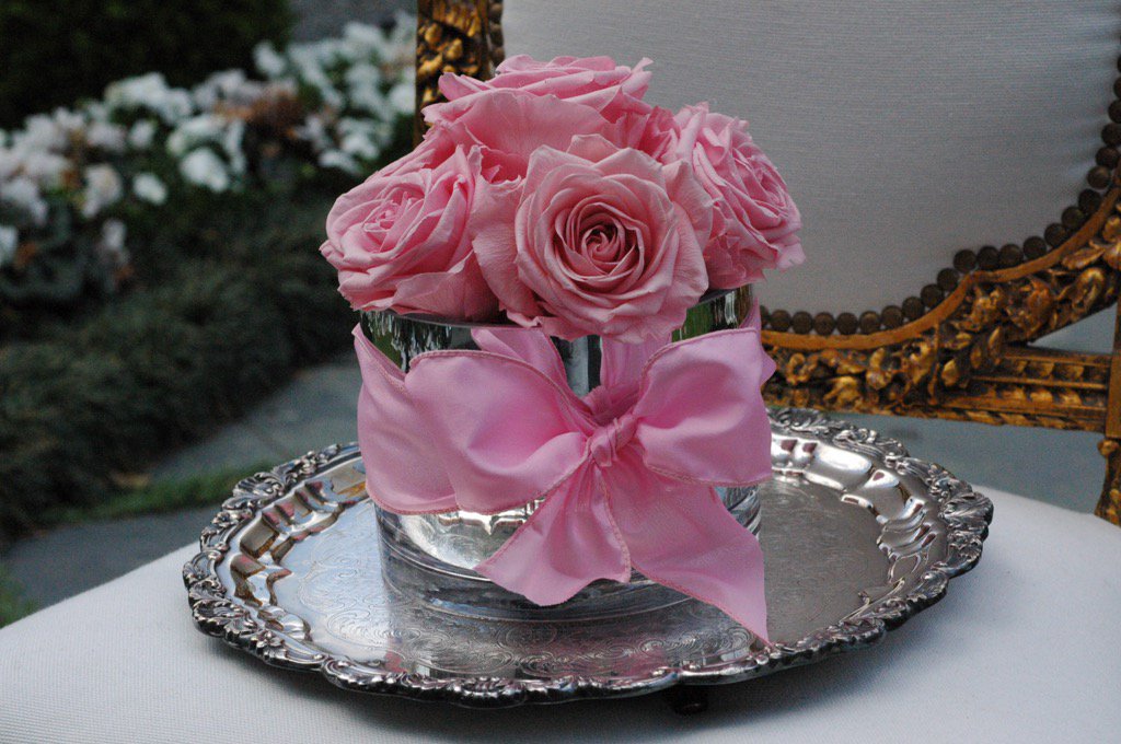 FloweredbyGrace's tweet photo. Flowers that last for years. No watering, no dirt, no mess. Lasting beauty for your loved one or your home. https://t.co/G5s76dP4RL