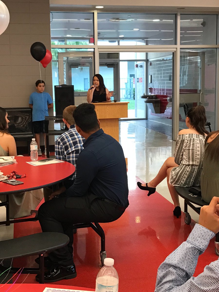 Mrscabrera08's tweet photo. CCHS SGA Induction Ceremony 🎉 https://t.co/MVQcuc5fSs