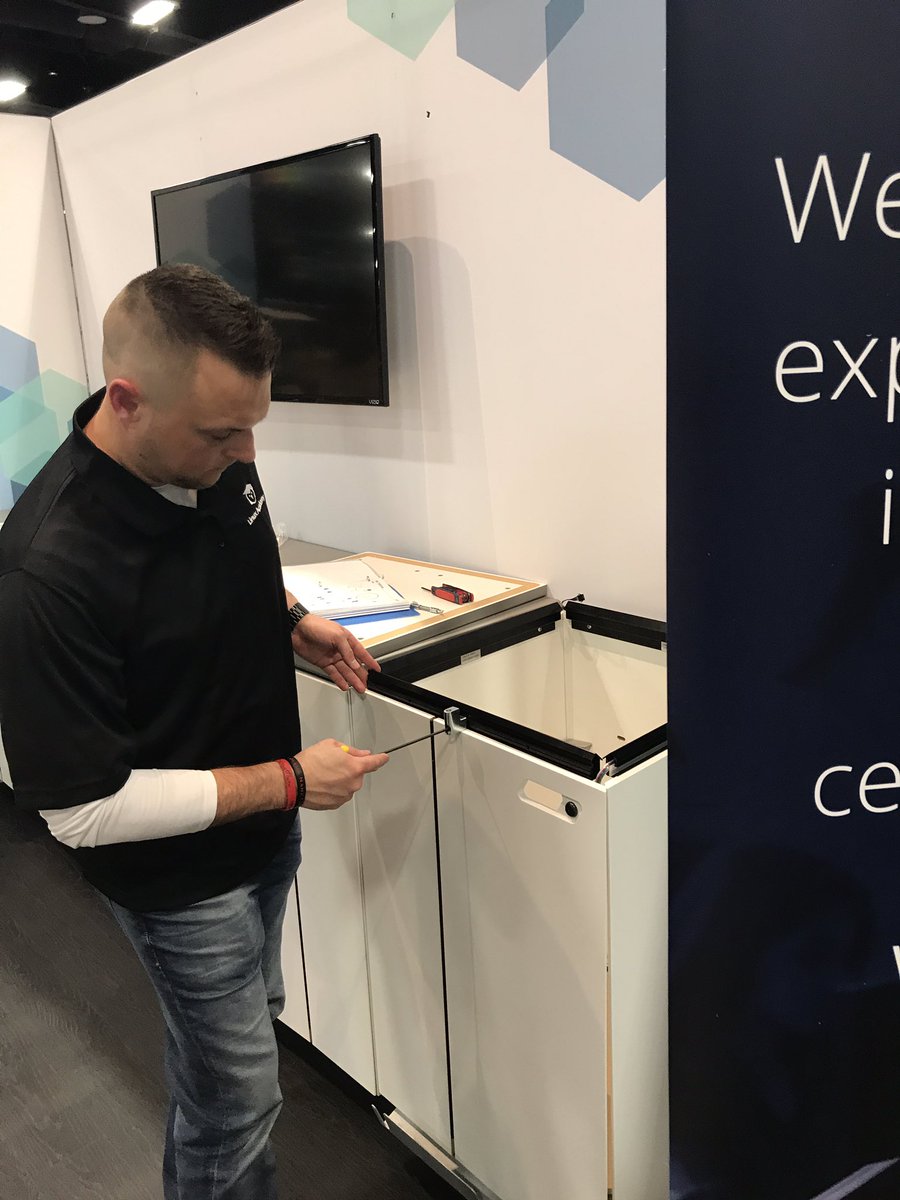LAComKim's tweet photo. @LAComJustin helping to build the booth for tomorrow. We're ready for you #InteropITX #vegas #TeamPinehead https://t.co/ZjO2WPlhA2