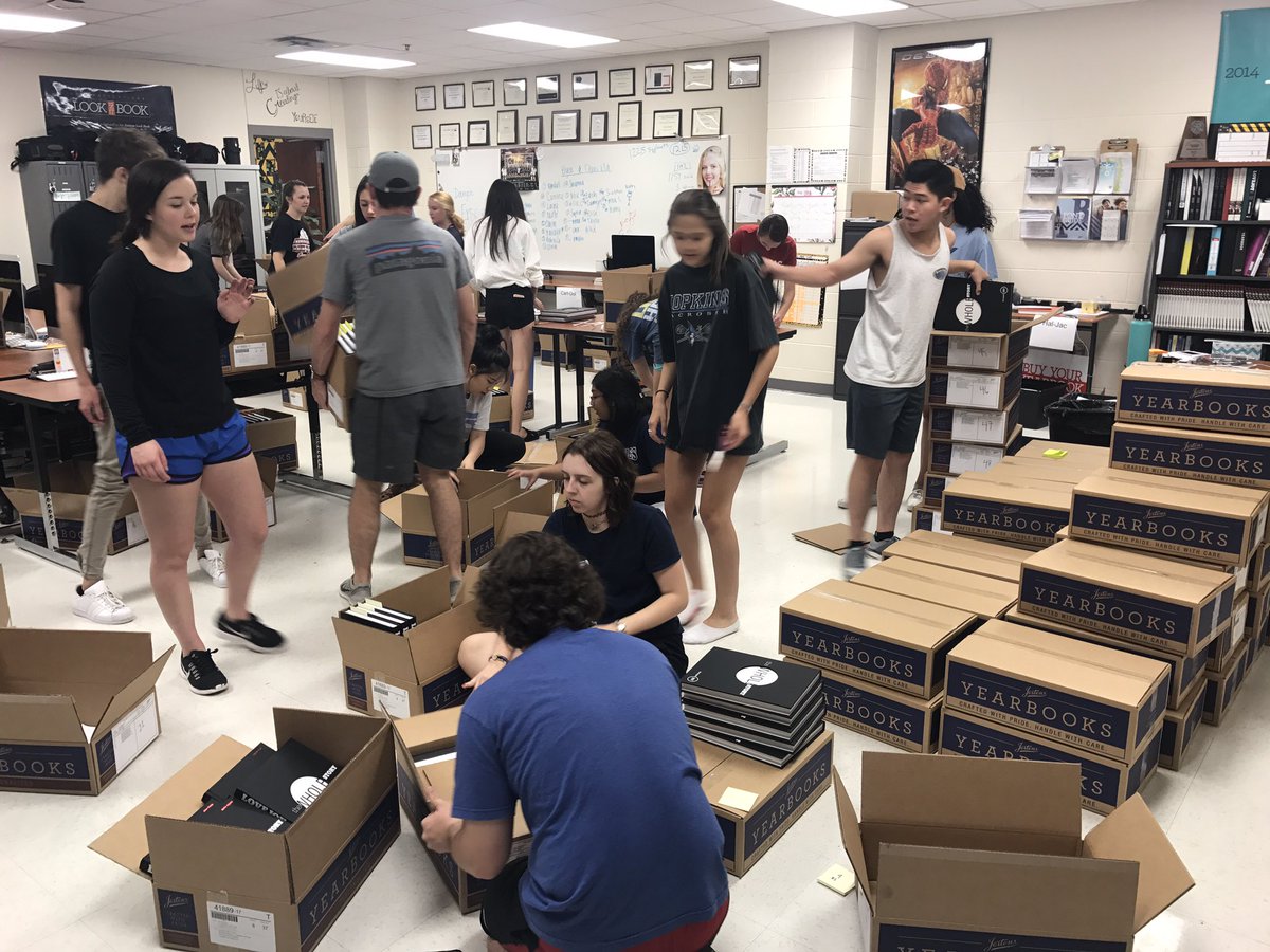 JenBHolcomb's tweet photo. Yearbooks will be distributed on 5/16 during all lunches. 😊@LojoYearbook @theredledgerlhs https://t.co/xEAywh9FIq