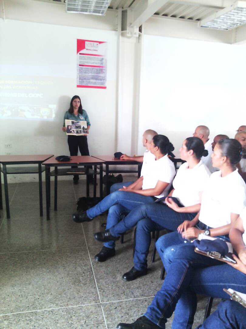 franklincicpc's tweet photo. UNES Zulia/ Academia Cicpc/Taller "Símbolos del Cicpc y su significado Heráldico"/ Ex. Prof. Edigmar González https://t.co/IvVGzoCAKI