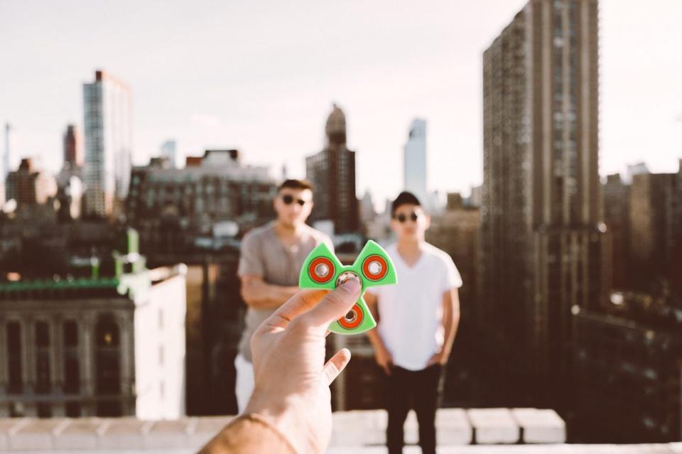 Forbes's tweet image. These two 17-year-olds are cashing in on the fidget spinner fever on.forbes.com/601889QFn