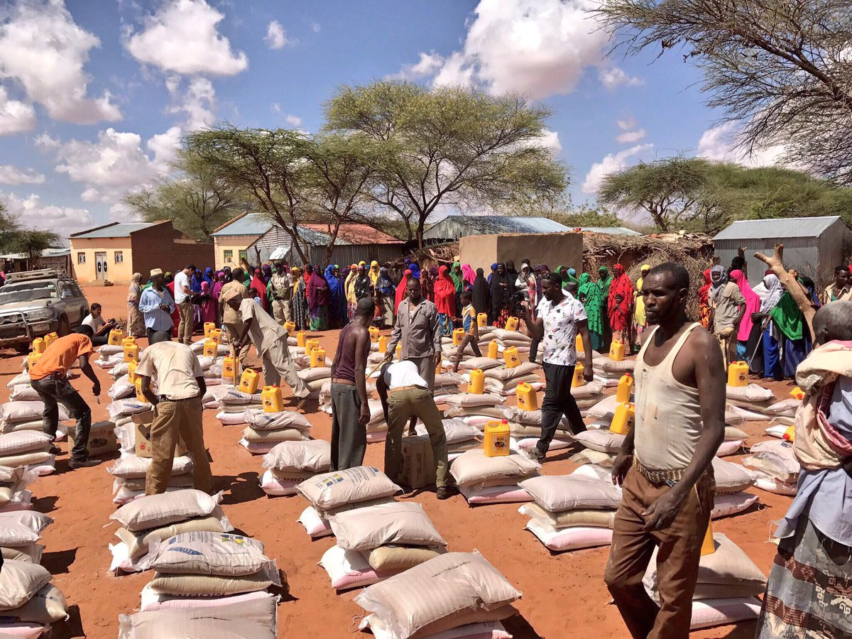 jeromejarre's tweet photo. UPDATE #LOVEARMY IN SOMALIA!
- FOOD DISTRIBUTED SO FAR: 600 TONS
- WATER: 2.7 MILLION LITERS
- JOURNALISTS HERE: 0
LET'S KEEP GOING ✊️💙 https://t.co/2v2Pl9T4r5