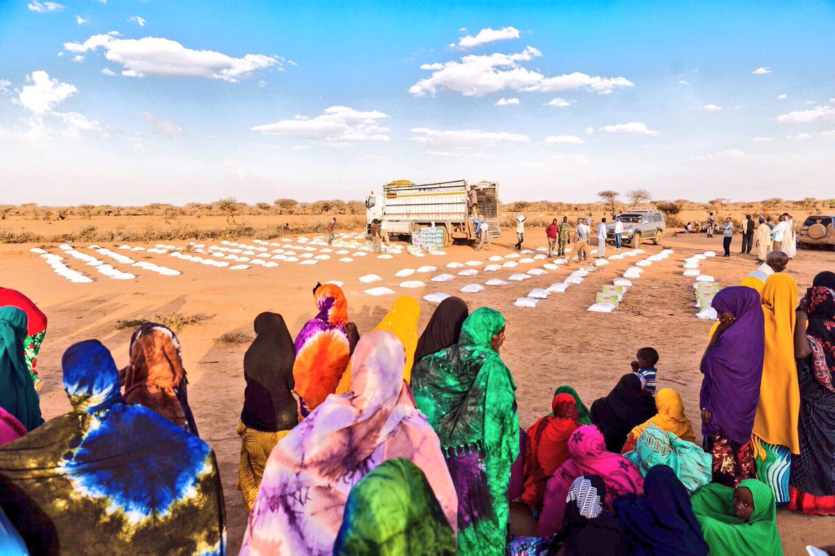 jeromejarre's tweet photo. UPDATE #LOVEARMY IN SOMALIA!
- FOOD DISTRIBUTED SO FAR: 600 TONS
- WATER: 2.7 MILLION LITERS
- JOURNALISTS HERE: 0
LET'S KEEP GOING ✊️💙 https://t.co/2v2Pl9T4r5