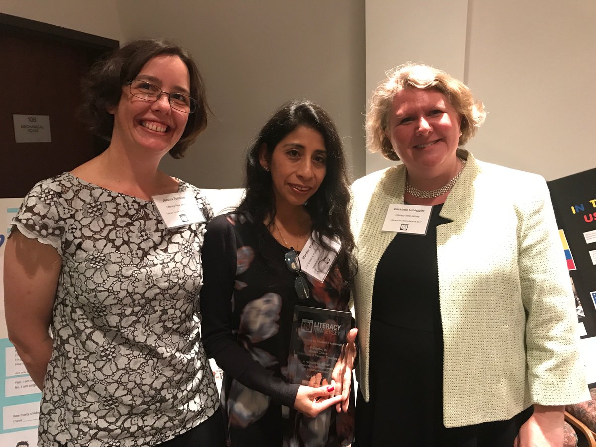 Hot off the press: Latest 'Insider' newsletter where we profile super students Maritza Chang, Barry Batts, &amp; Damian goo.gl/2U0Nig