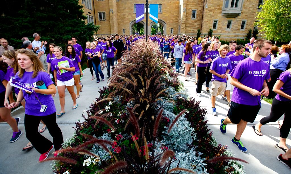 UofStThomasMN's tweet photo. 4 years ago, they marched through for the 1st time and Friday they will march back out! Join us #UST2017 #TommieGrad https://t.co/s3kUqPttXb https://t.co/LPOlFKf948