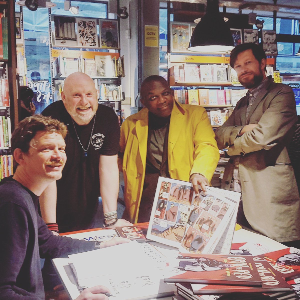 GoshComics's tweet photo. Finished off the night reuniting studio mates @SGMosdal @ILYAgraphic @mrphoenix @JAKeDetonator https://t.co/1O0bNkiZhl