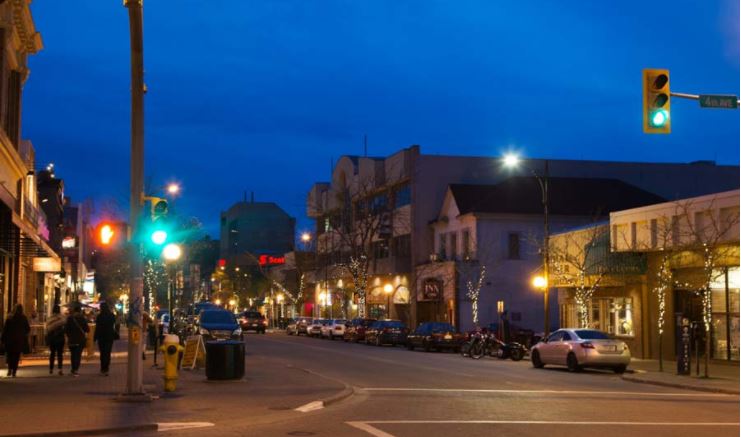 TourismKamloops's tweet image. A Walking Tour of #Kamloops after a scenic day aboard the @rmountaineer from Vancouver to Banff. #ExploreBC
Info: bit.ly/2qK9xky