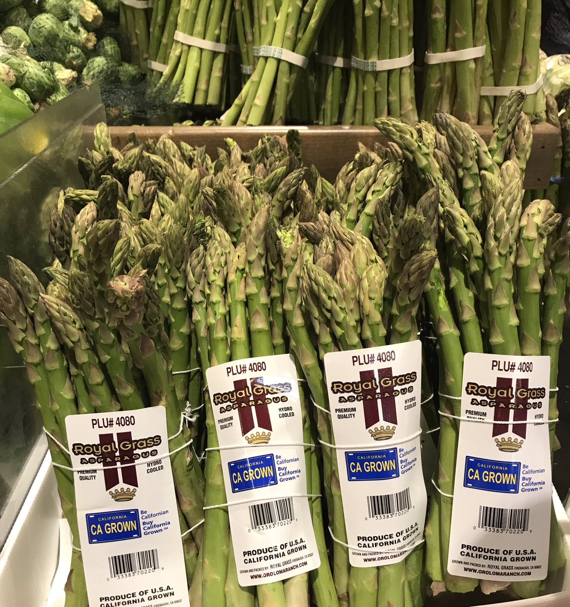 cagrownofficial's tweet photo. We must admit, tasty #CAGROWN asparagus from @WholeFoods is a must! From grilled to raw, what's your favorite way to eat these greens? 🍴 https://t.co/dWmIWlwALo