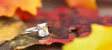 Are you #tyingtheknot this fall? You'll definitely want to consider these #autumn inspired decor tips. #WeddingInspo bit.ly/2iFknjR