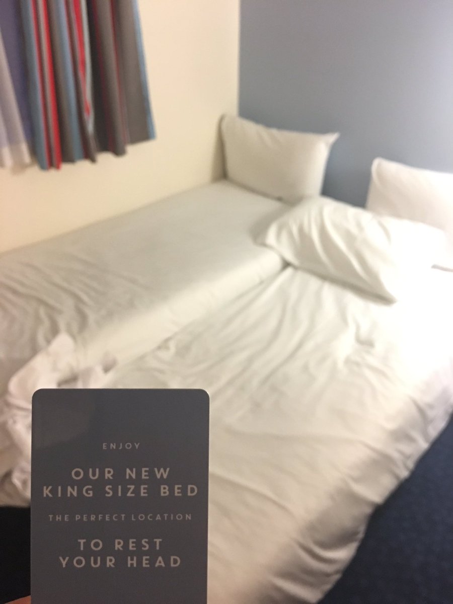 TMCS_James's tweet photo. @TravelodgeUK I bet this kid doesn't get this treatment on the adverts. #Guildford #homefromhome #unevenbed #travelodge https://t.co/nE5tLeTsYt