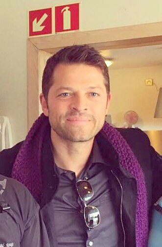 dailymishapics's tweet photo. Misha looking really handsome with the staff of #CafeLoki 😍
Source: https://t.co/qacm4o95xh https://t.co/9hEvzGUTsQ