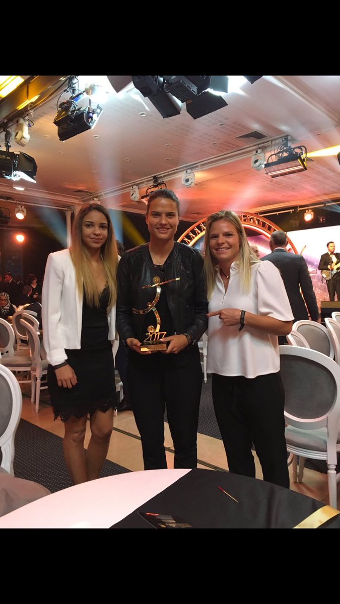 delphsix's tweet photo. Félicitation à Maro élue meilleure joueuse de D1 #tropheeUNFP 💪🏽 https://t.co/vYgqwayq2v