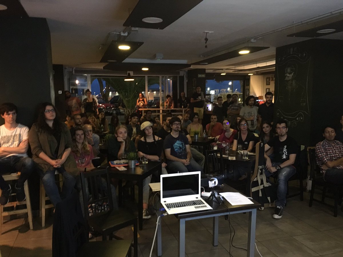 ZoeTf's tweet photo. Disfrutando de la ciencia en el @barbas_bar. ¡¡Graaaaaandes!! #Pint17TFE #Pint17ES https://t.co/gwhkq8yQJH