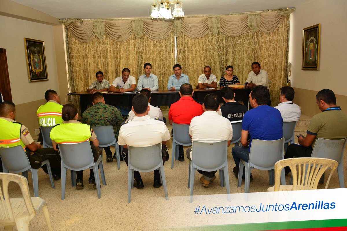 JohnCherrezA's tweet photo. Para #mitigar #inseguridad en #Arenillas se reunió #comité de #seguridad, autoridades coordinaron acciones y #operativos ante ola delictiva. https://t.co/vRidsuQ8nM