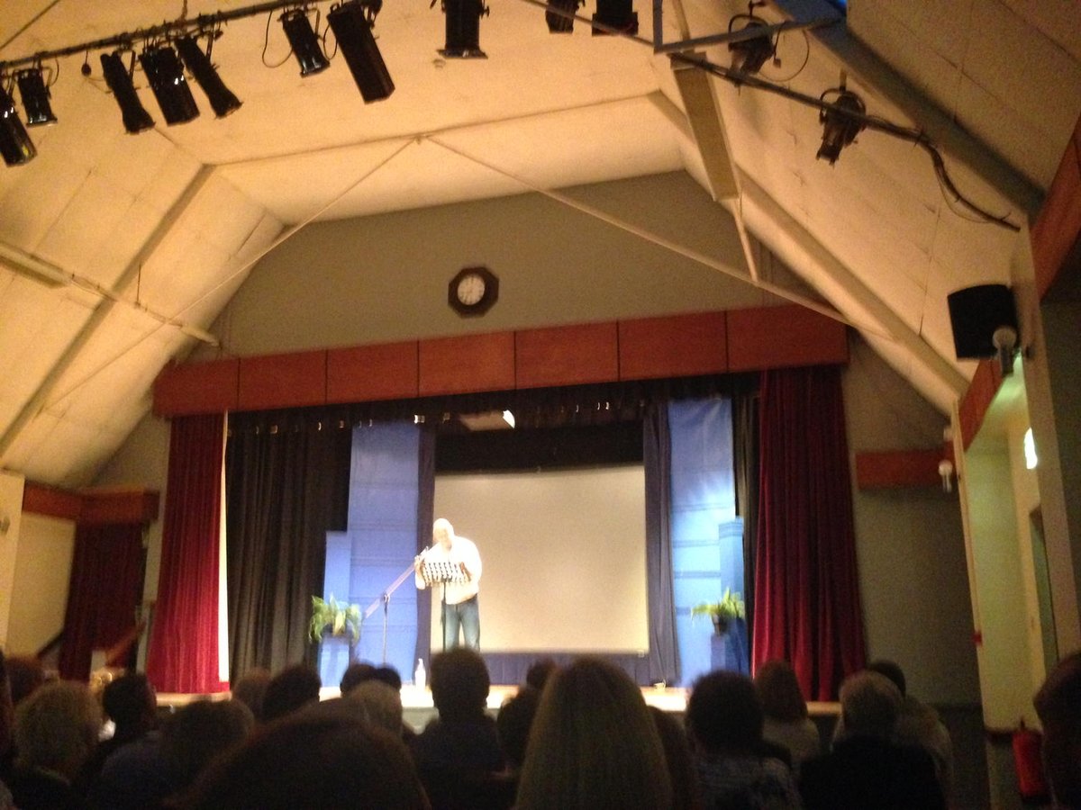 "We've lost the art of listening" Ross Kemp <a href="/cookhamfestival/">Cookham Festival</a>  tonight.Great storyteller! V full house. <a href="/MediaHub_UK/">Sarah P and Sarah R</a>