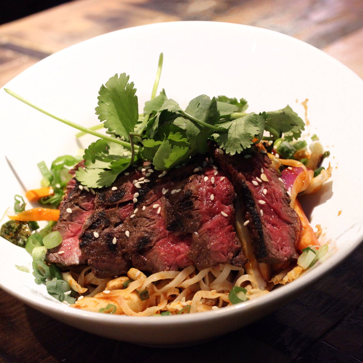 StandardTavern's tweet photo. ✖️Steak &amp; Noodle Salad✖️
#ottawasenators  #salad #mondaymotivation #Ottawa @OttawaFoodies @OttawaFoodBuzz @sensmile https://t.co/5a0RTiIzHU