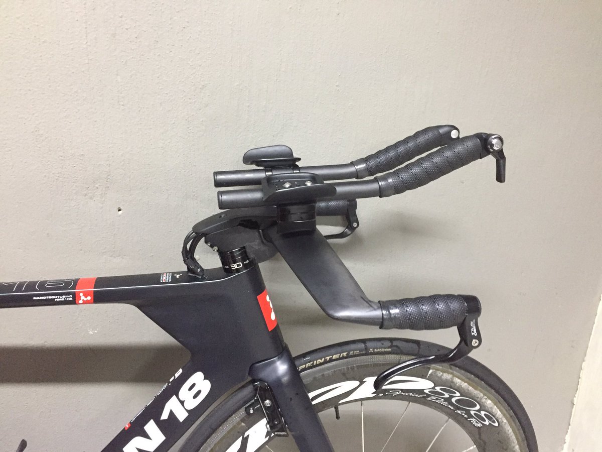 CustomzdCycling's tweet photo. Just finished fitting the new @AcceleratorBike #TimeTrial bars to @OppelNino @Argon18bike #E-116 #SuperFast #UltraClean #Slick #Before&amp;After https://t.co/JBT9IrumpN