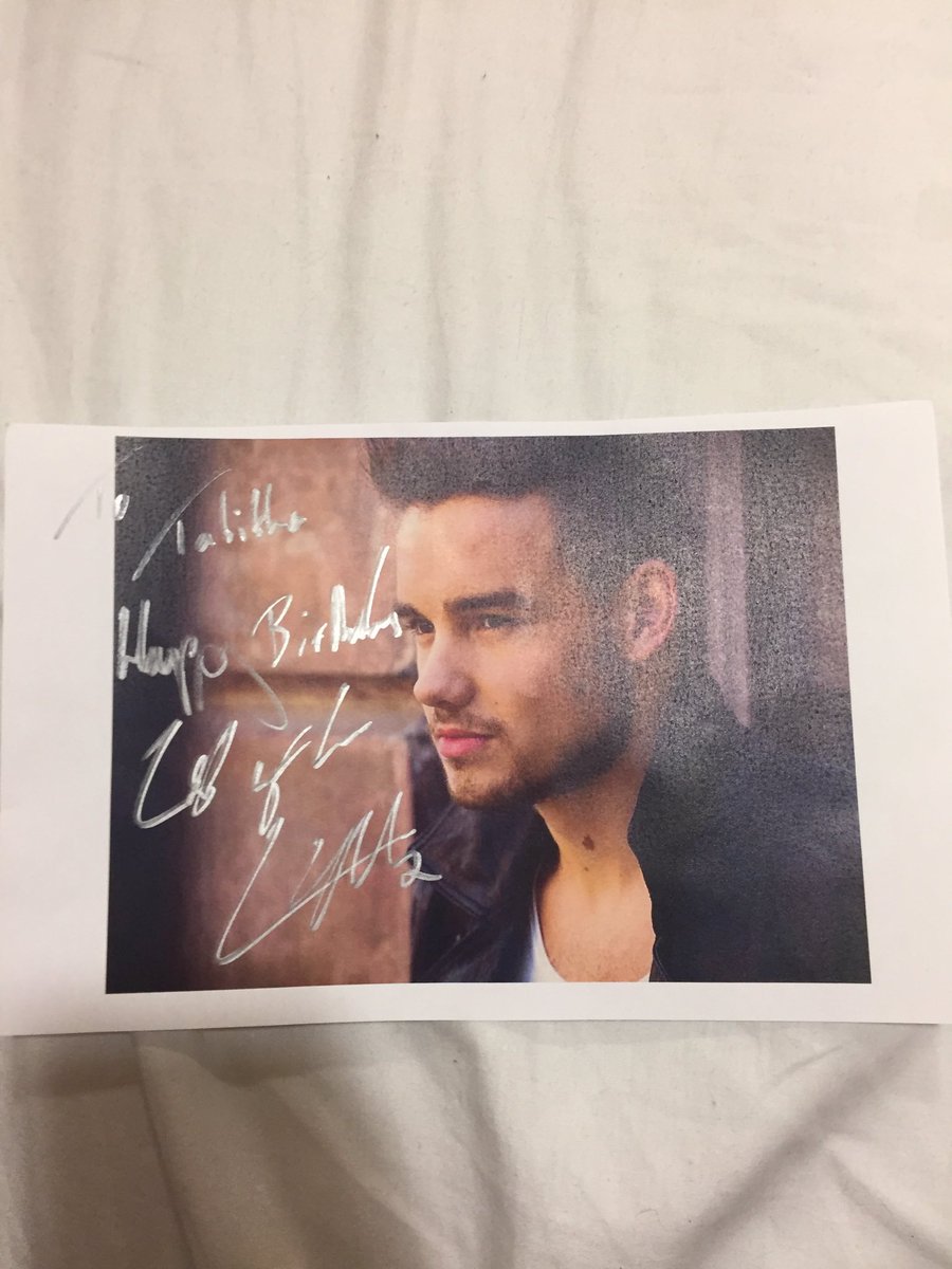 Tabi_Kast's tweet photo. @LiamPayne visited children's today and met my little brother. My little brother was kind enough to get me an autograph. #blessed https://t.co/EKBwPFDvNz