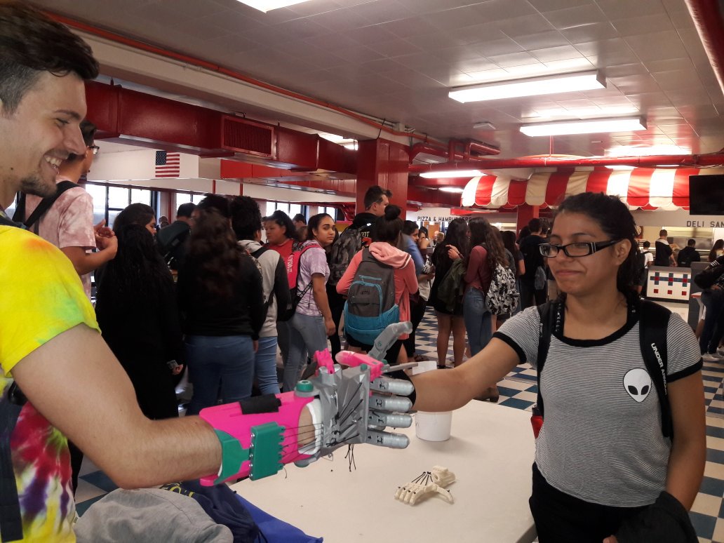 HildaM520's tweet photo. Come and try out the e-nable hands, and donate for the creation of a hand for a child from Ghana #leydenpride @leydenenable https://t.co/hhZg31aRGG