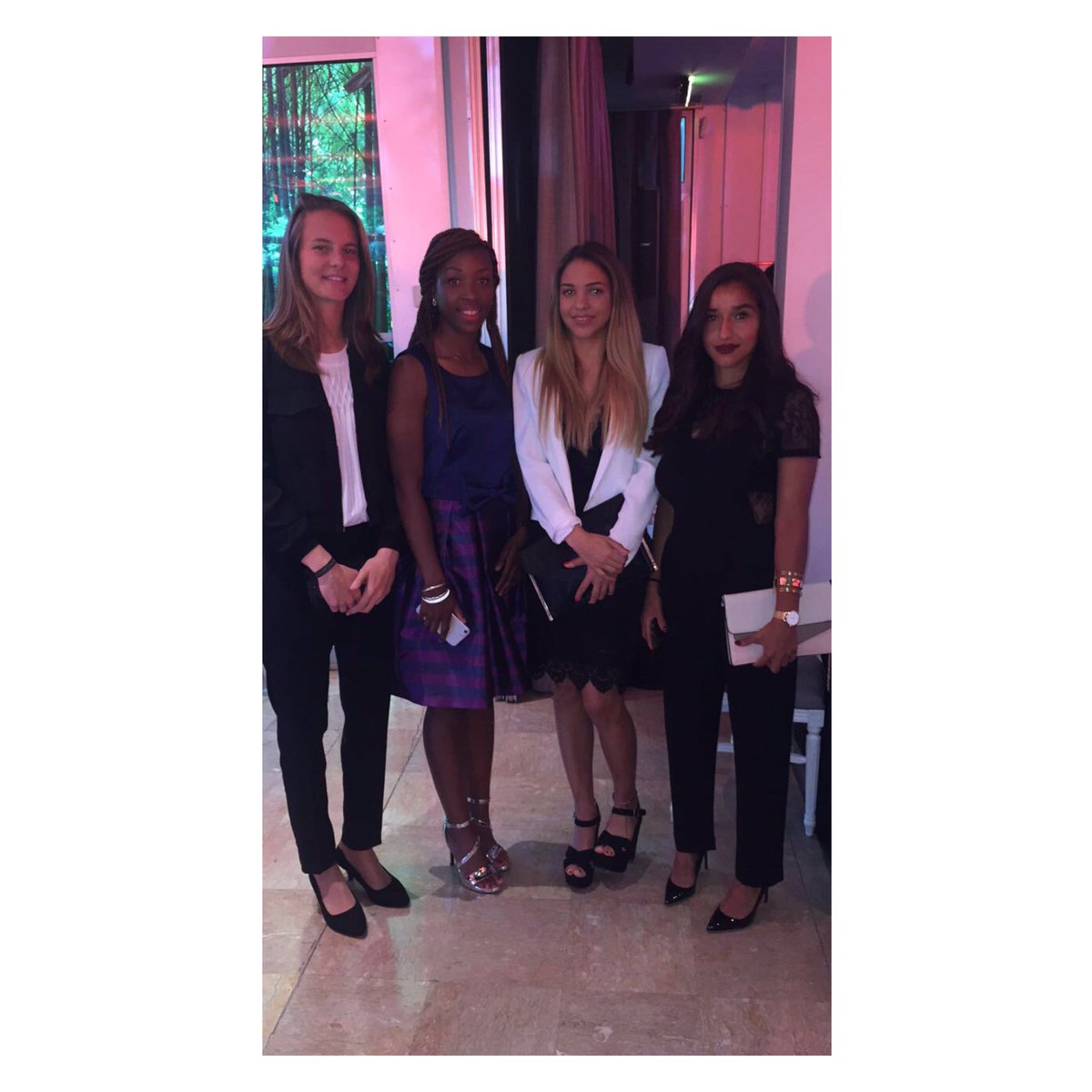 delphsix's tweet photo. Belle cérémonie @UNFP félicitation à @SakinaKarchaoui https://t.co/BE0Ba5lLwH