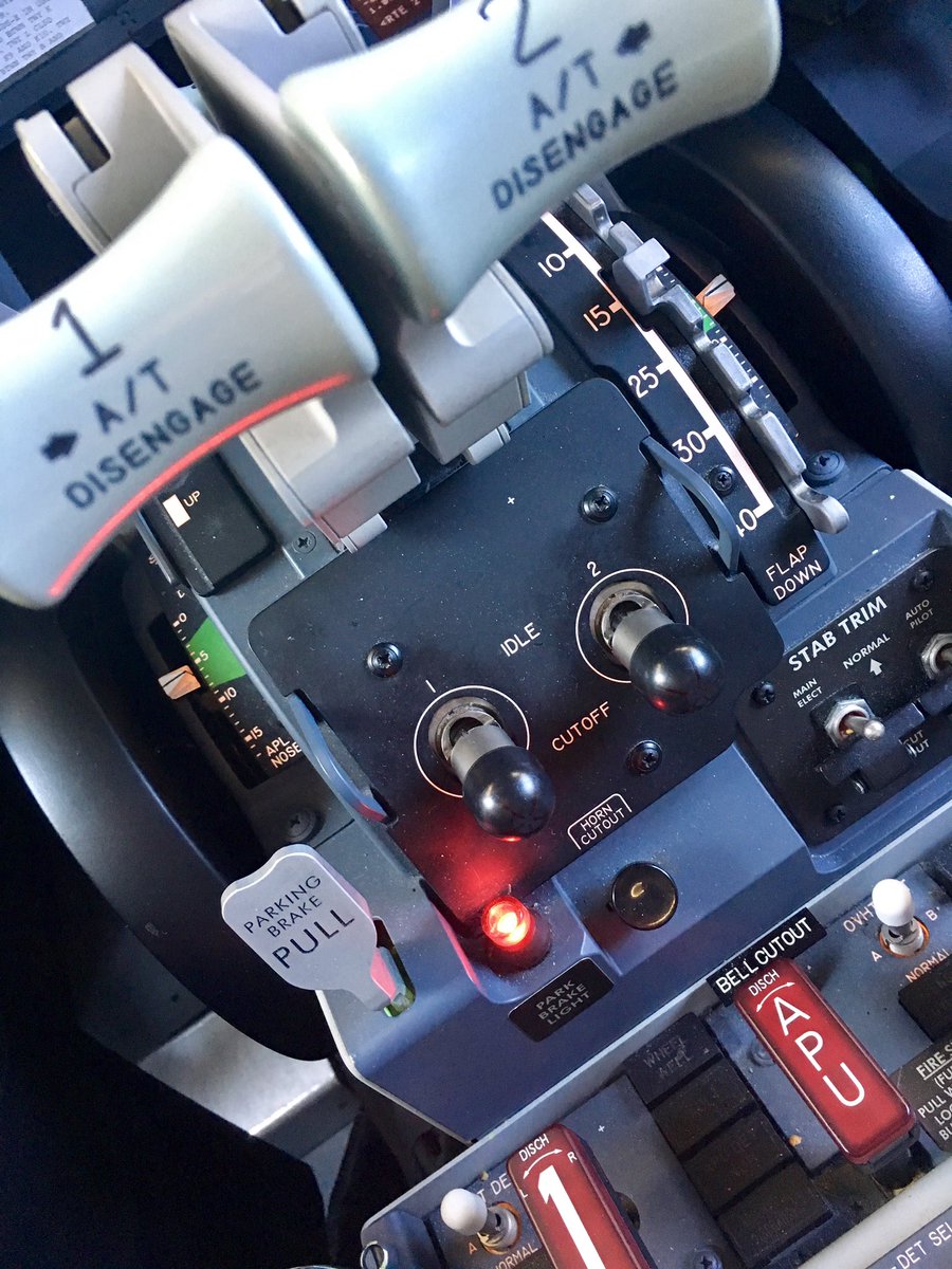 New jet, new fuel switches. #crewlife <a href="/BoeingAirplanes/">Boeing Airplanes</a>