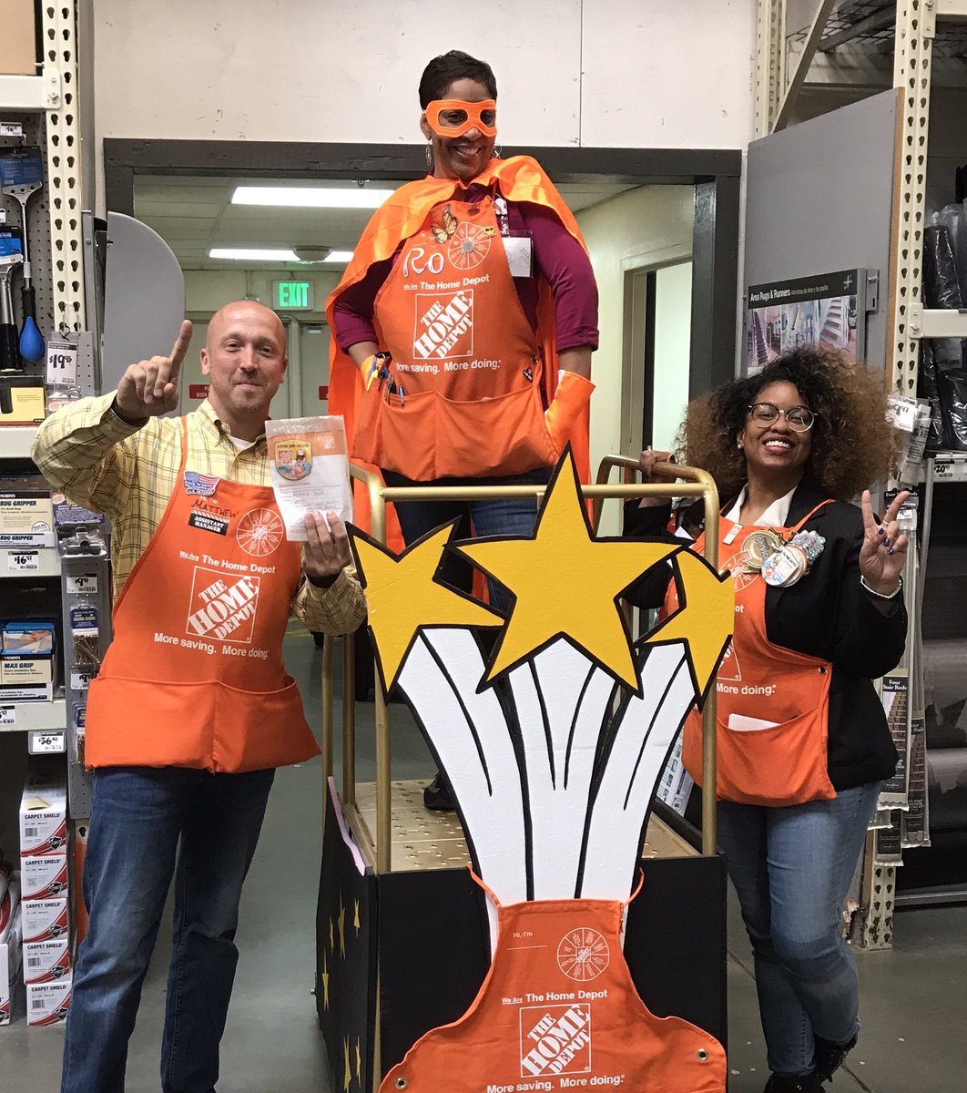 MattMattiace's tweet photo. Mighty Midtown's Hero! Head Cashier Ro saves the day! Thank you for living our Values @hollytate122 @garydemarinis @Ben_Heinze @ChrisBergHD https://t.co/zI94ISnK1E