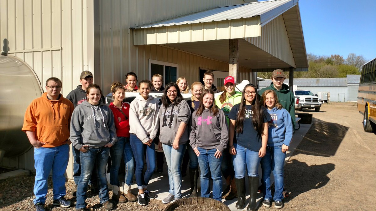 ChiHiAgscience's tweet photo. Thank you to Scientific Holsteins, Richard Geisler, Sandy Creek Dairy, &amp; Marieke Gouda for hosting #mightycardinals Animal Science students! https://t.co/yRQx8Uksmz