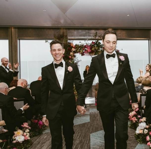 DSheldon_Cooper's tweet photo. ¡La mejor noticia del día, Jim Parsons hoy se ha casado!
¡Larga vida y prosperidad! 🖖 https://t.co/oNoxRzcztC