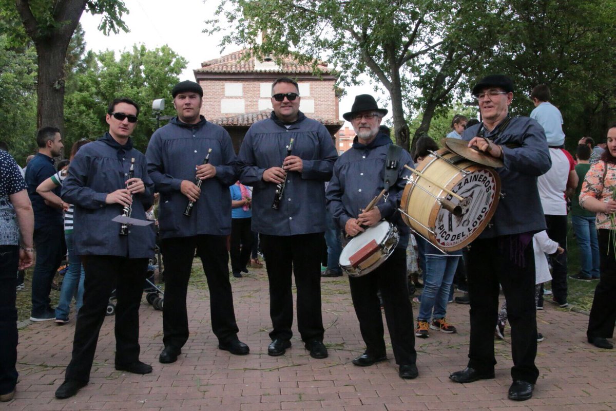 dulzainerospico's tweet photo. Hoy hemos amenizado la tradicional fiesta de la Espiga de Azuqueca de Henares.Un verdadero placer y un orgullo como azudenses #sanisidro2017 https://t.co/15NBoG7LdO