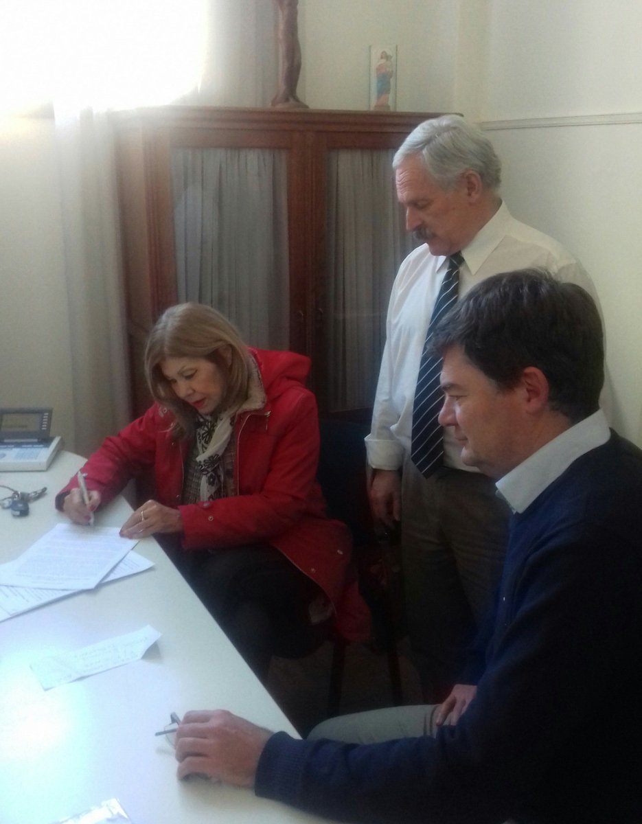Ramiroortiz's tweet photo. Hoy firmamos nuevo convenio prestacional @PAMI_org_ar c Sanatorio Azul @fermingez69 @mszandona @jpablooxoby @ElisaSerradell https://t.co/fCKXxNpIWc