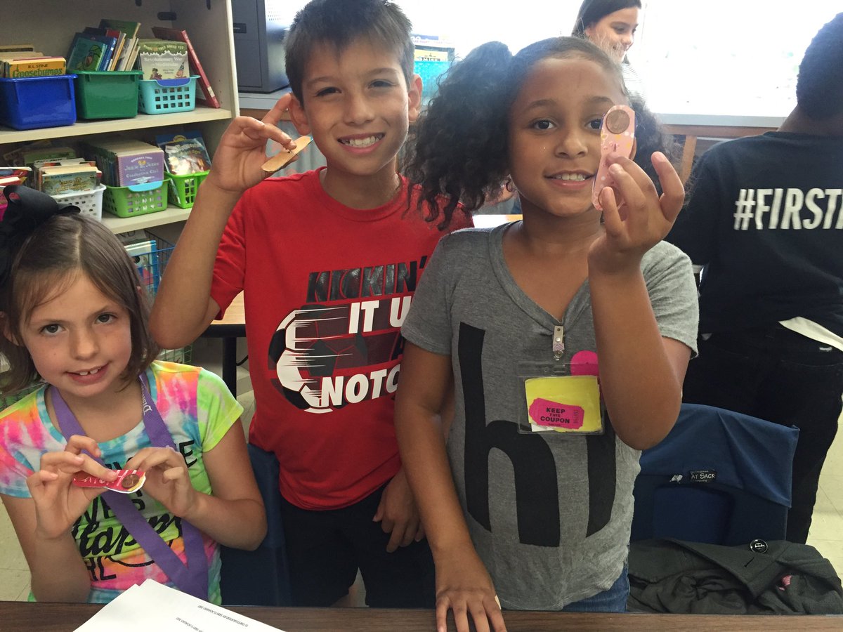 emlygldn's tweet photo. We had so much fun making our DIY fidget spinners!! Now we are ready to finish our STEM Lesson tomorrow! #ruthes #coteaching @KTambourine https://t.co/9iTcQArV9O