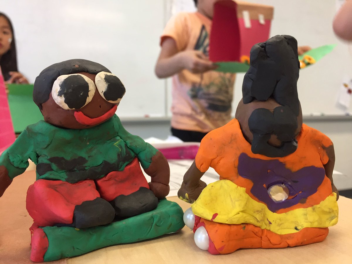 MountJoyStangs's tweet photo. Students are busy preparing their claymation sets, ready for stop-action photography. Modern learning as creative expression! @Yrdsb https://t.co/S8boIzyEUx