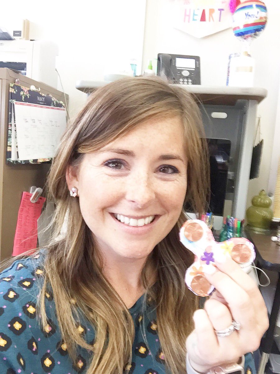 emlygldn's tweet photo. If you can't beat 'em, join 'em! Loving my new diy fidget spinner! #ruthes https://t.co/L33wJfsLtx