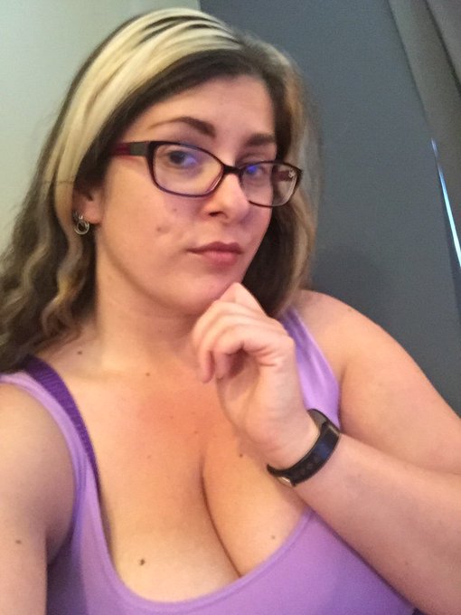Did ya wanna play with me? I'm live at https://t.co/UVq9ES2vAm &amp; ive got a new toy to play with! 🍆 https://t<a href="/tag/putaheeldoonit"class="tags"><span>#putaheeldoonit</span></a>