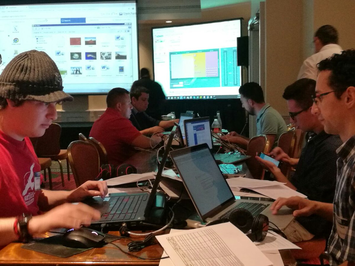 revistaitnow's tweet image. En este instante es el momento climax de la tarde: ¡vulnerar un sistema controlado! #HackingChallenge