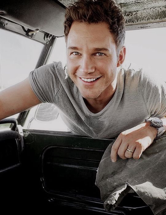 T_RexQueen's tweet image. "But damn he's a hot idiot."