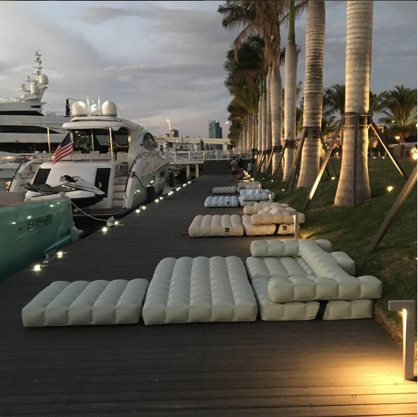 PigroFelice's tweet photo. Our #inflatables are the #perfect #seating #areas #public #seatings for #expos #events #exhibitions #outdoorfurniture #inflatables https://t.co/waenuAwElz