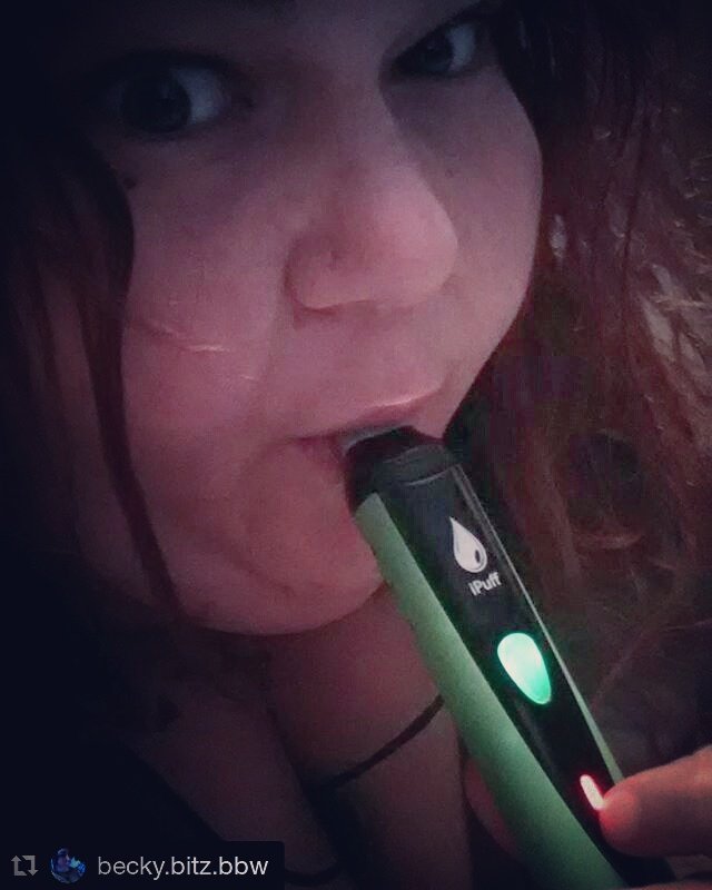 Leaftopia420's tweet photo. Our #ipuff Contest Winner is in love!
#Leaftopia #411on420 #DispensaryLocation #LeaftopiaLadies #vape #cbd #vapebabe #vapebabes #VapeArmy https://t.co/msVu3fBy4B