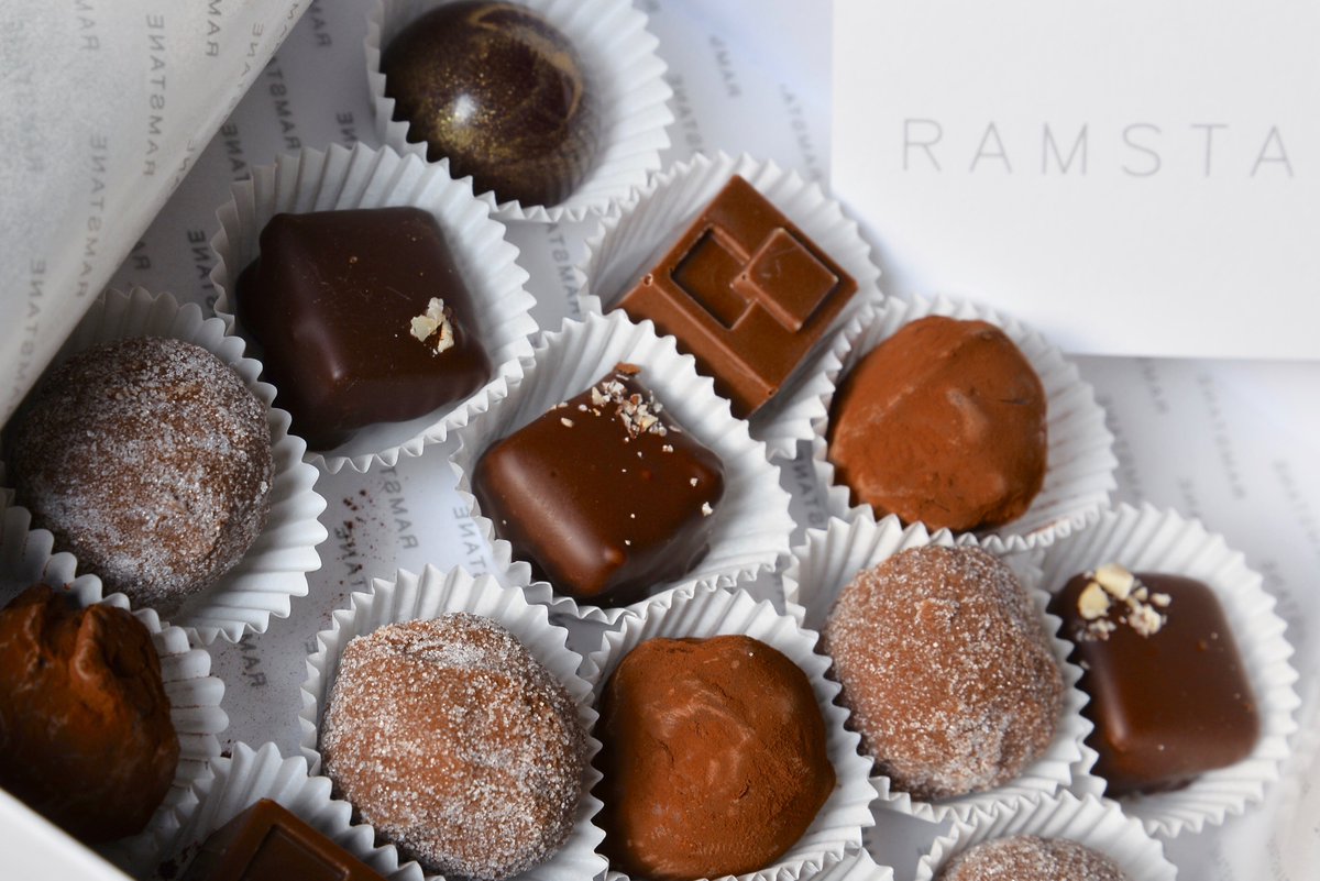 Baconeer1's tweet photo. We had a lovely box of chocs today, well delicate and not at all sweet.  Crackin' @ramstanechocs https://t.co/mGJE9x9u6P