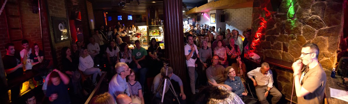 rafasith's tweet photo. Primera Jornada de @pintofscienceES #Pint17MAD #Pint17ES en @MOECLUB 
Llenar un bar hablando de AstroBiología y Ondas Electromagnéticas https://t.co/LcG2rRHqaw
